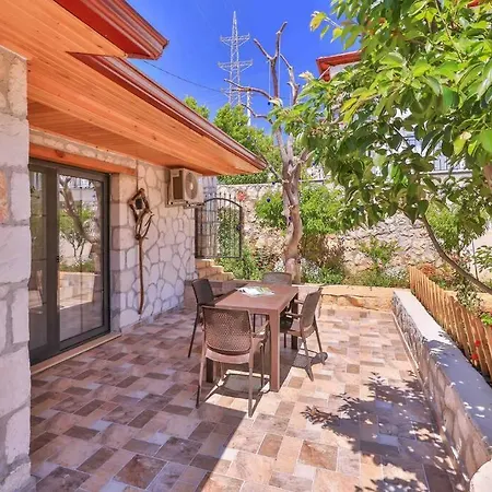Bir Tas Ev Holiday home *